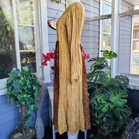 Vintage Gold Star 100% Rayon Embroidered Pleated Gold &Cheetah Print Midi Dress - Picture 10 of 14